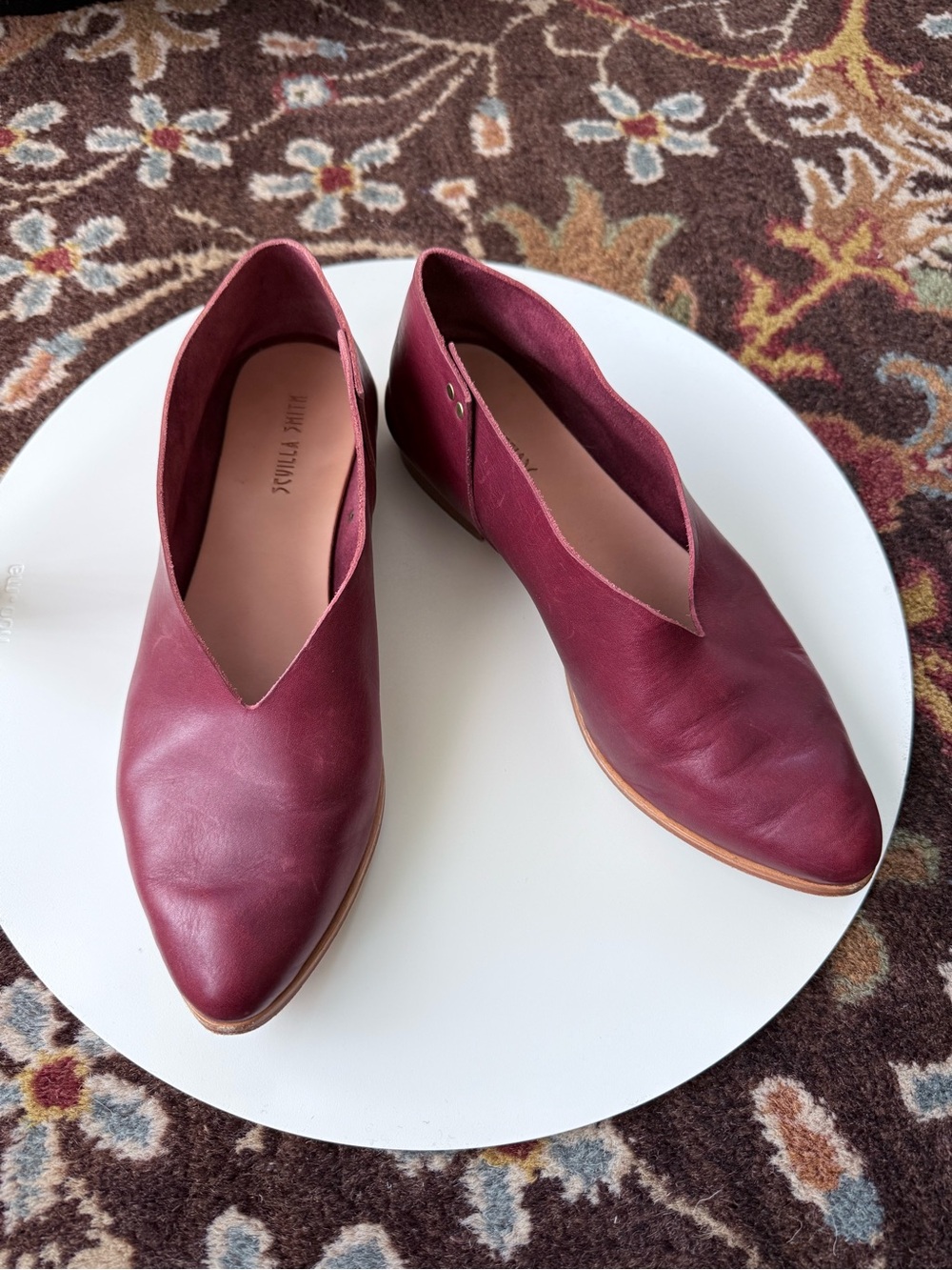 Sevilla Smith, Women's Pointed V-Cut Leather Flats in Claret (ox blood)